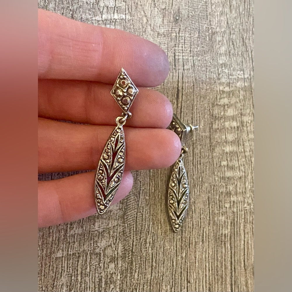 Vintage metal and gray rhinestone diamond and oval filigree detail earrings